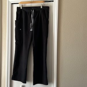 FIGS like-new scrub pants L black